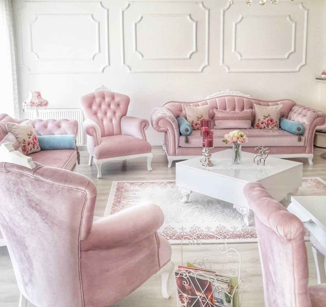 ghế sofa màu hồng phong cách hoàng gia