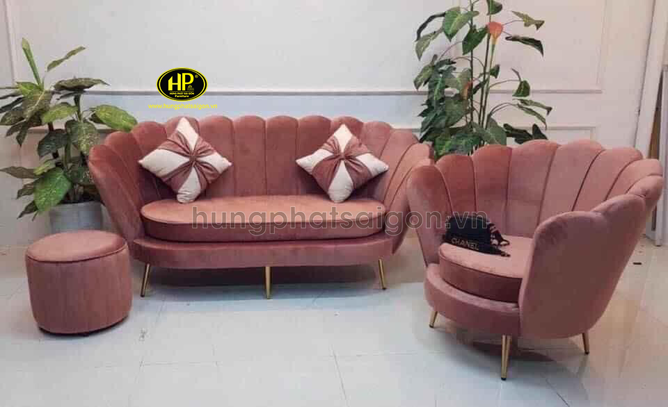 Ghế sofa màu hồng mang đến vẻ ngoài trẻ trung, năng động cho căn nhà bạn