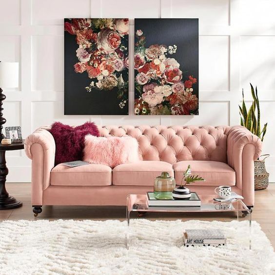 ghế sofa màu hồng êm ái và thoải mái