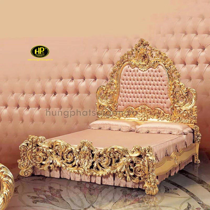 Giường ngủ tân cổ điển dát vàng thích hợp với những căn phòng lớn 