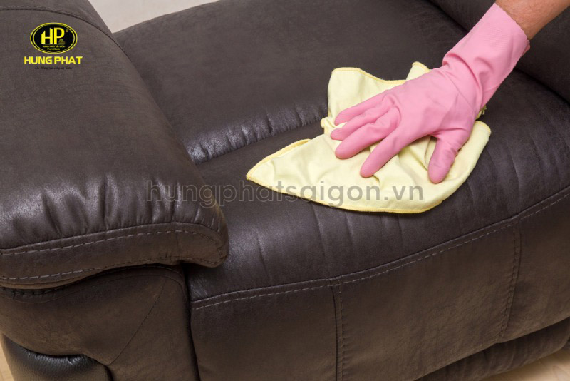 Vết bẩn thường gặp trên sofa giả da