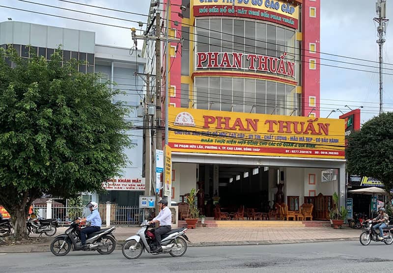 cửa hàng nội thất gỗ Phan Thuấn