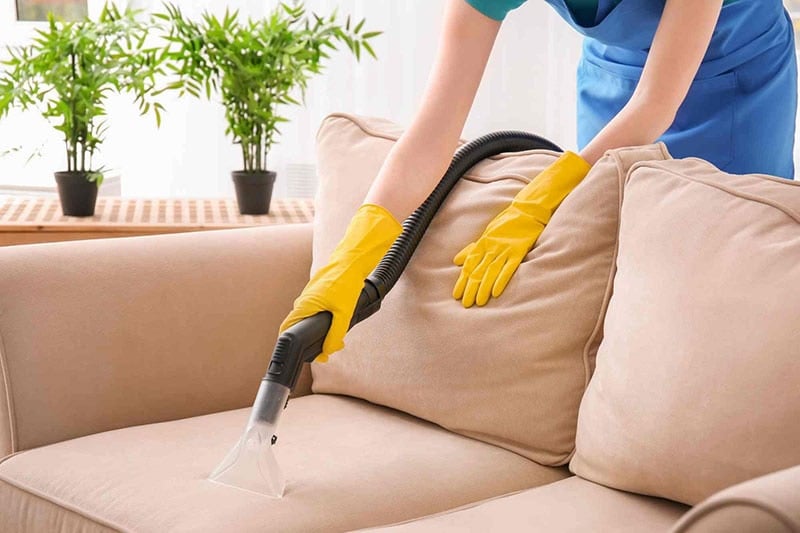 thường xuyên vệ sinh, lau chùi ghế sofa luôn sạch đẹp