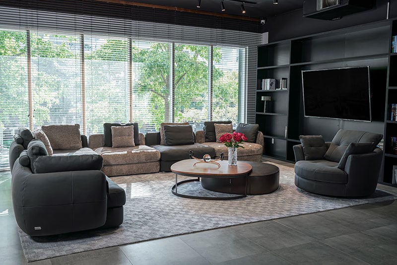 bày trí ghế sofa cho phòng khách lớn