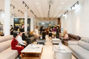 không gian bên trong showroom đức trọng