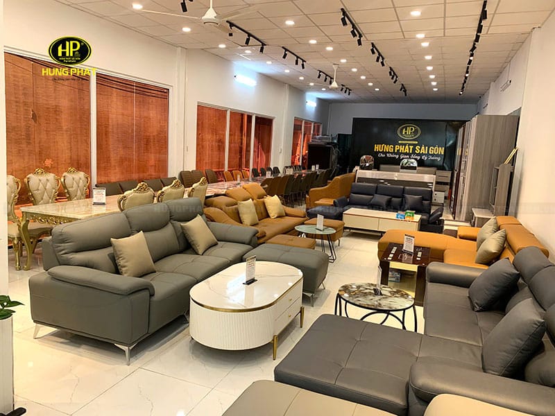 không gian trưng bày đa dạng mẫu mã sofa