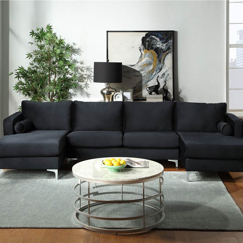 sofa chữ U cũng rất thích hợp bày trí cho căn hộ chung cư