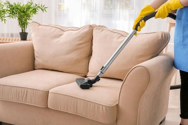 hút bụi tại các khe, rãnh sofa