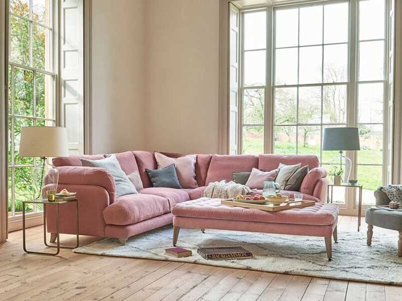 sofa màu hồng dễ dàng phối màu