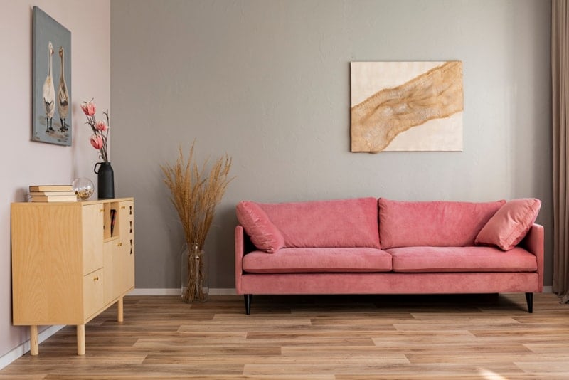 sofa băng màu hồng