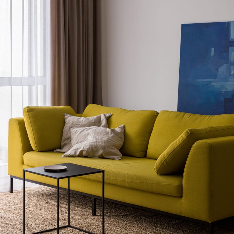 sofa băng màu vàng cho phòng khách hiện đại