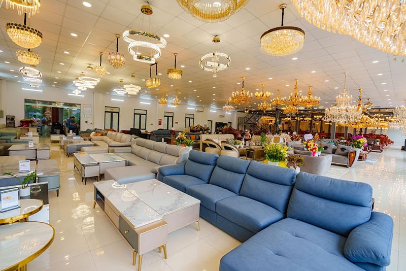 showroom trưng bày nhiều dòng nội thất nhập khẩu