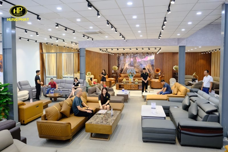 không gian showroom thủ dầu một rộng rãi hiện đại