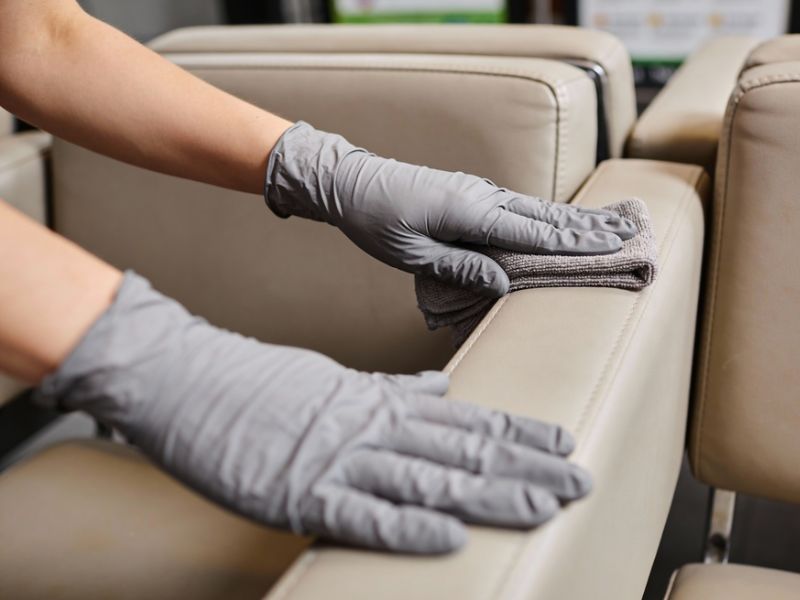 mẹo vệ sinh xử lý vết bẩn sopha da sinh thái